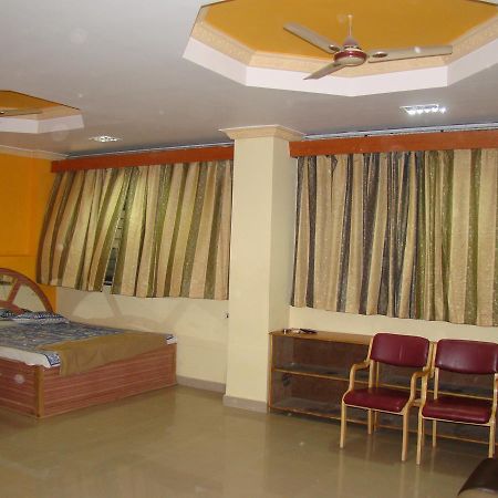 Sreeniketanam Lodge Mādhavaram Екстериор снимка