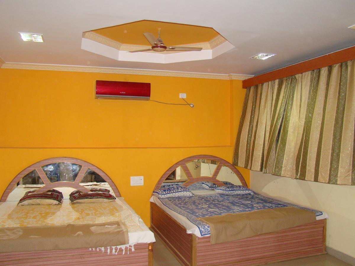 Sreeniketanam Lodge Mādhavaram Екстериор снимка