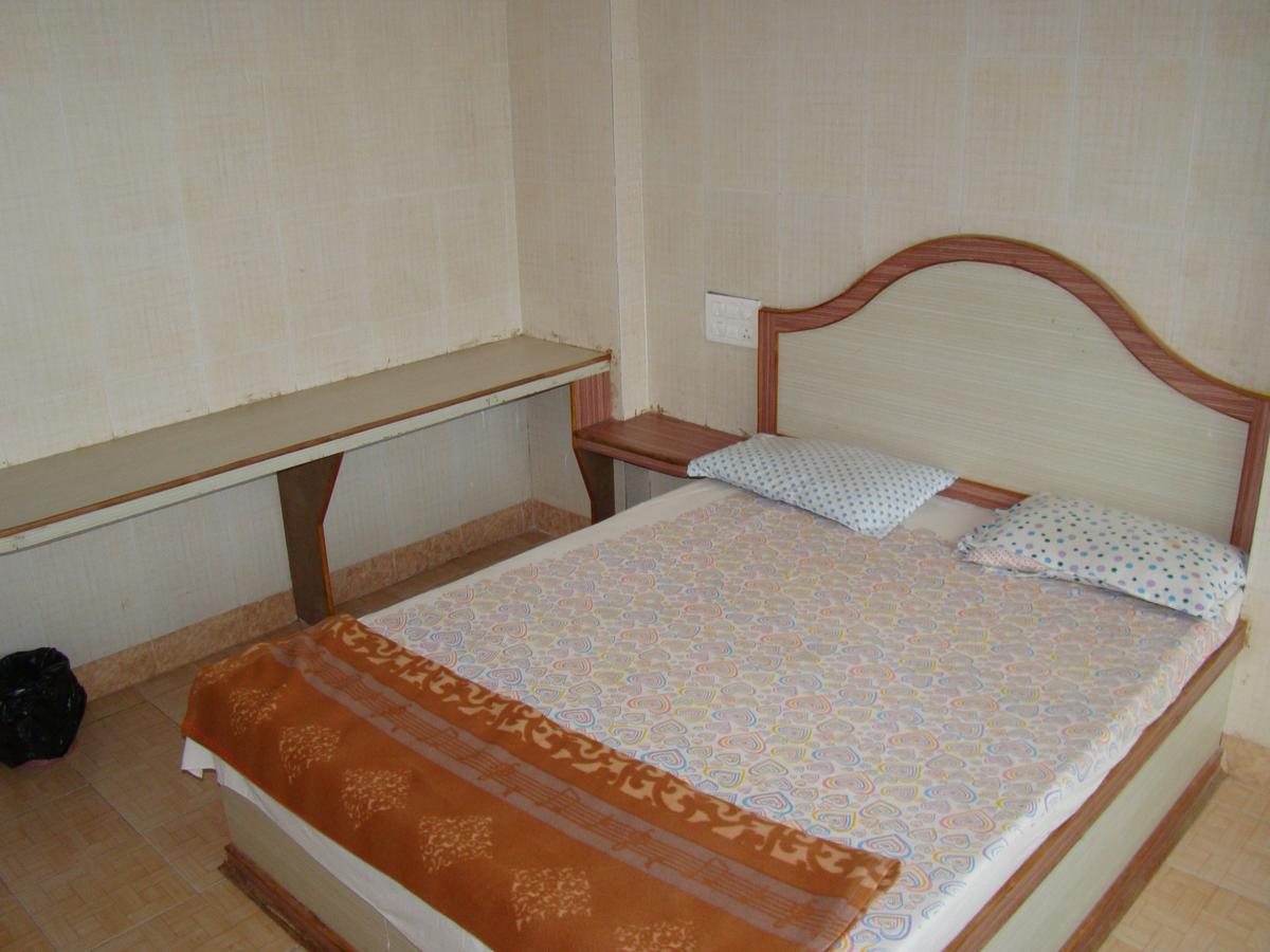 Sreeniketanam Lodge Mādhavaram Екстериор снимка