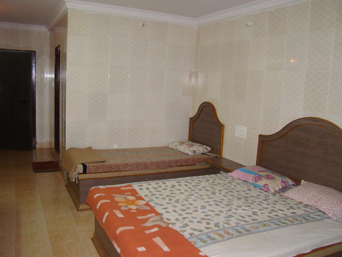 Sreeniketanam Lodge Mādhavaram Екстериор снимка