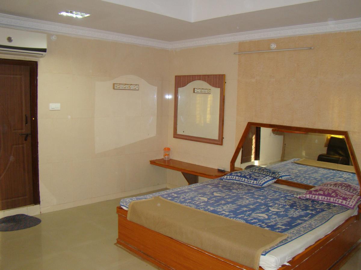 Sreeniketanam Lodge Mādhavaram Екстериор снимка