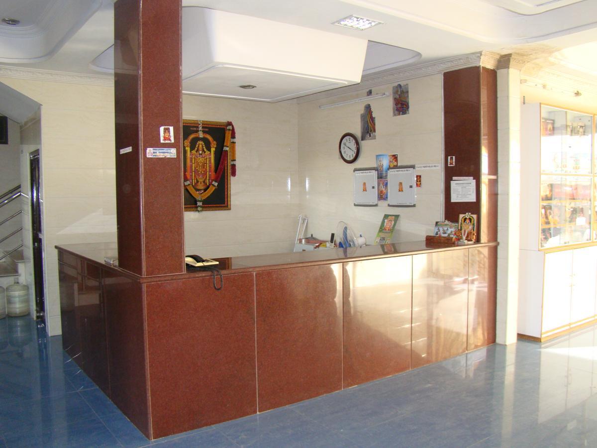 Sreeniketanam Lodge Mādhavaram Екстериор снимка