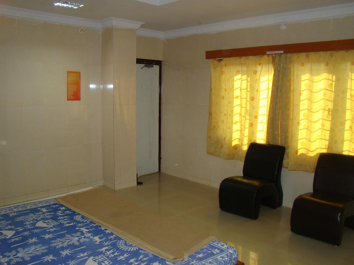 Sreeniketanam Lodge Mādhavaram Екстериор снимка