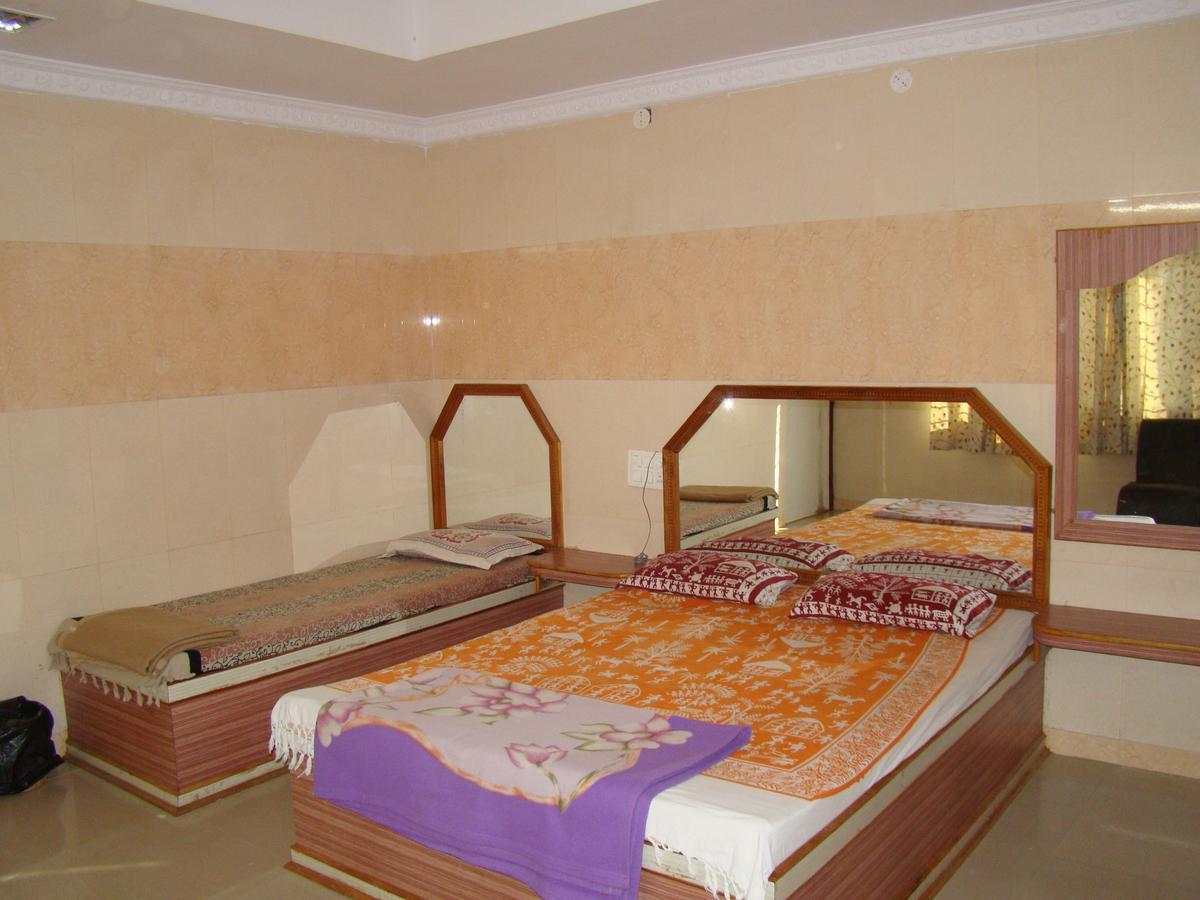 Sreeniketanam Lodge Mādhavaram Екстериор снимка